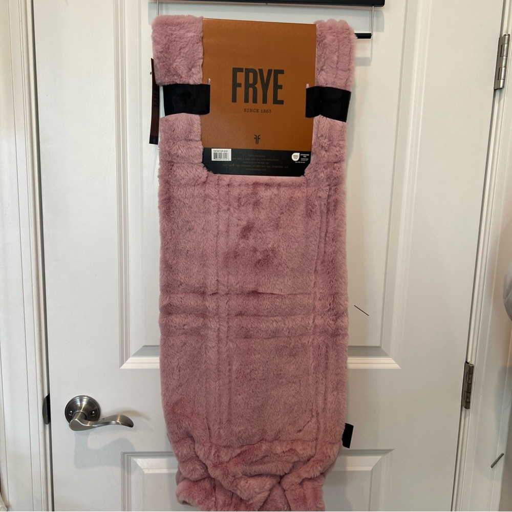 NEW Frye Oversized Super Soft Faux Fur Throw Blanket 50x70 inches Mauve